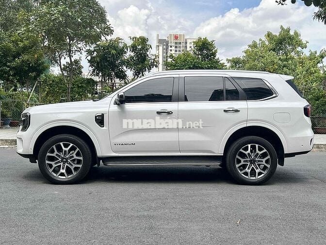 Everest Titanium 2022 4x4 Trắng - 29.000km
