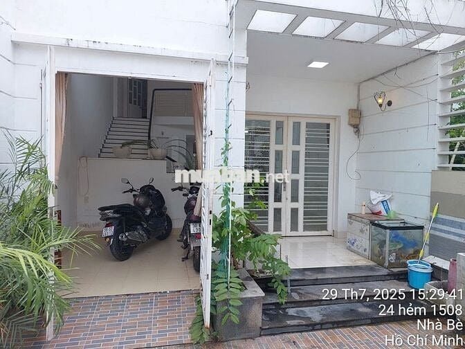 Cho thuê nhà hẻm lớn 8m, 1 trệt 1 lửng, diện tích 150m2, 11tr/tháng.