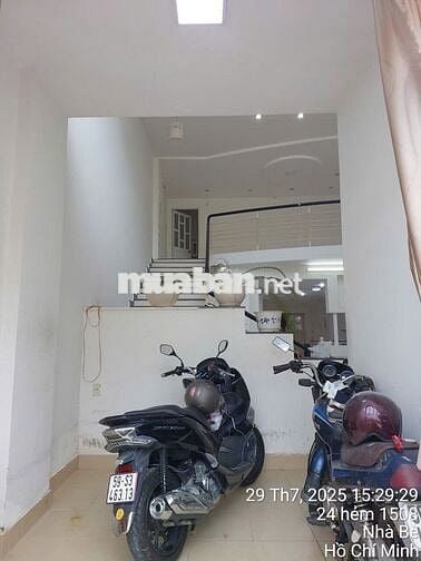 Cho thuê nhà hẻm lớn 8m, 1 trệt 1 lửng, diện tích 150m2, 11tr/tháng.