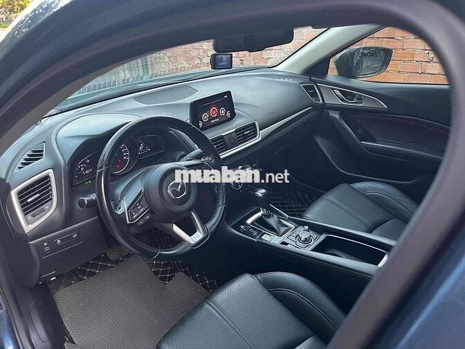 Mazda 3 2018 1.5 AT