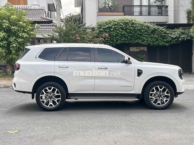 Everest Titanium 2022 4x4 Trắng - 29.000km
