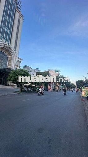 Nhà 3 Tầng Đẹp, 3PN, Sân Thượng, HXH, Sát MT Vườn Lài