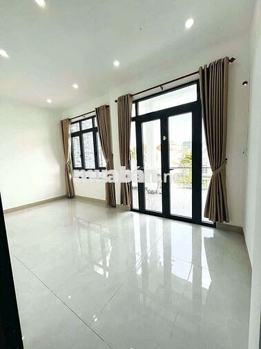 NHÀ CHO THUÊ:
TRỆT 2 LẦU MỚI ĐẸP - FULL MÁY LẠNH - TRỤC CHÍNH NAM LONG