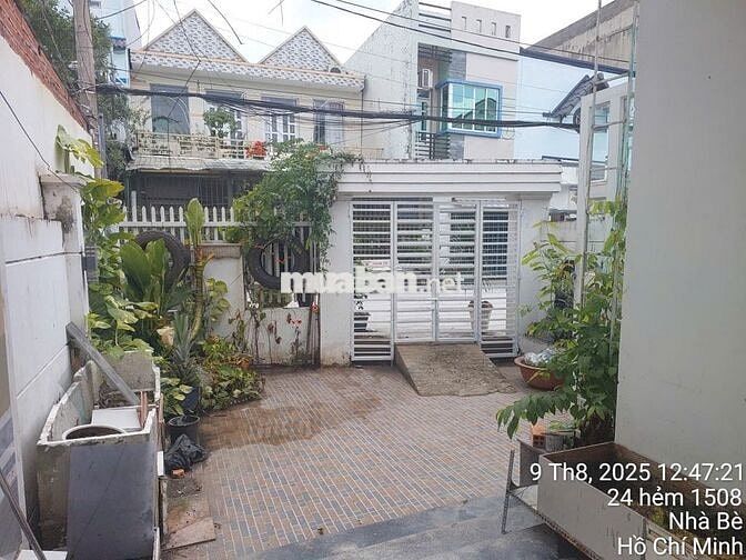 Cho thuê nhà hẻm lớn 8m, 1 trệt 1 lửng, diện tích 150m2, 11tr/tháng.