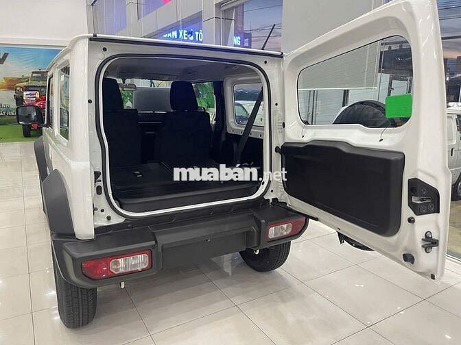 Suzuki Jimny ưu đãi 80 triệu, phụ kiện hấp dẫn