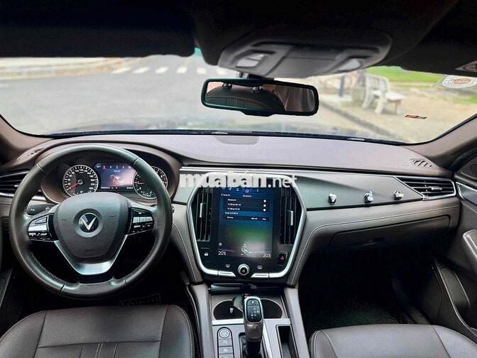 VinFast Lux A2.0 2019 - 30000 km