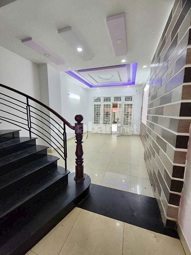 Cho thuê nhà 4*18, 4 Tầng, 7 Phòng 7 WC 7 Bep tại chợ Hạnh Thông Tây