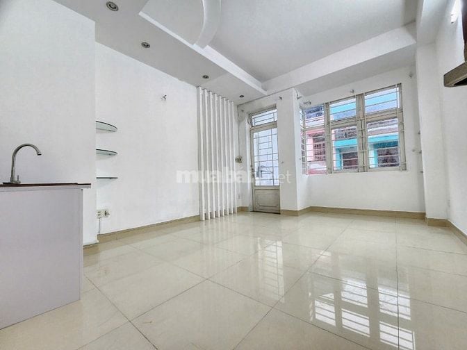 Cho thuê nhà 4*18, 4 Tầng, 7 Phòng 7 WC 7 Bep tại chợ Hạnh Thông Tây