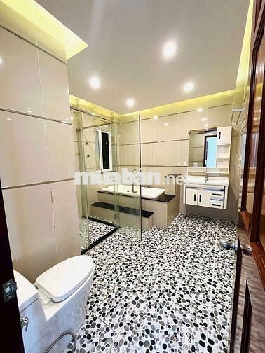 NHÀ CHO THUÊ:
TRỆT 2 LẦU MỚI ĐẸP - FULL MÁY LẠNH - TRỤC CHÍNH NAM LONG