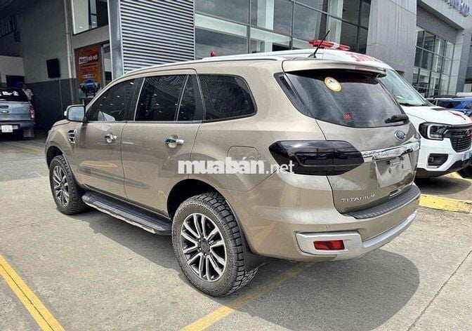 Everest Titanium 2021 4x4 - 76.000 km - hỗ trợ góp