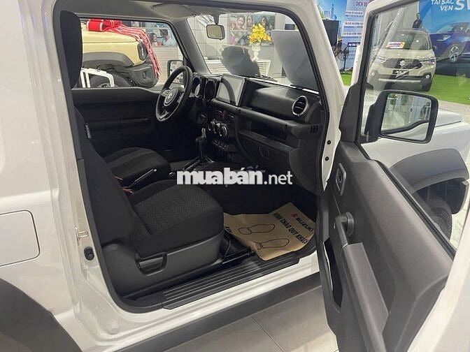 Suzuki Jimny ưu đãi 80 triệu, phụ kiện hấp dẫn
