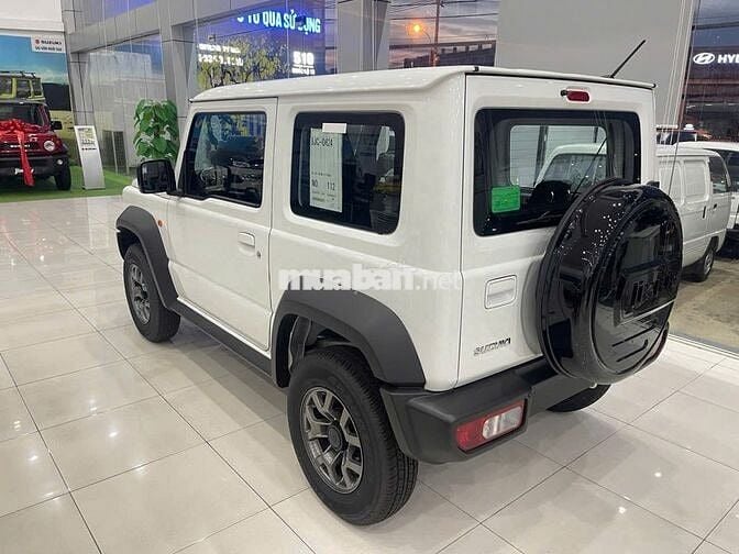 Suzuki Jimny ưu đãi 80 triệu, phụ kiện hấp dẫn