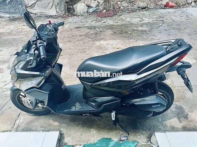 Xe gia đình đi giờ nhà trật nên bán
