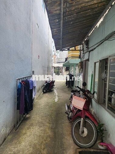 Lô đất vip hẻm Bờ Bao , sát Aeon, đang có 5P thuê trọ,