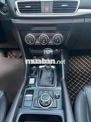 Mazda 3 2018 1.5 AT