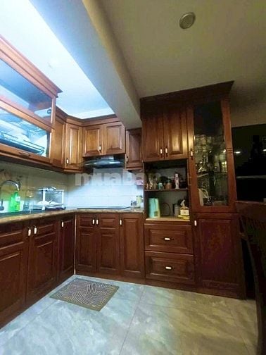Bán căn hộ tập thể A6 Giảng Võ mặt đường Trần Huy Liệu 