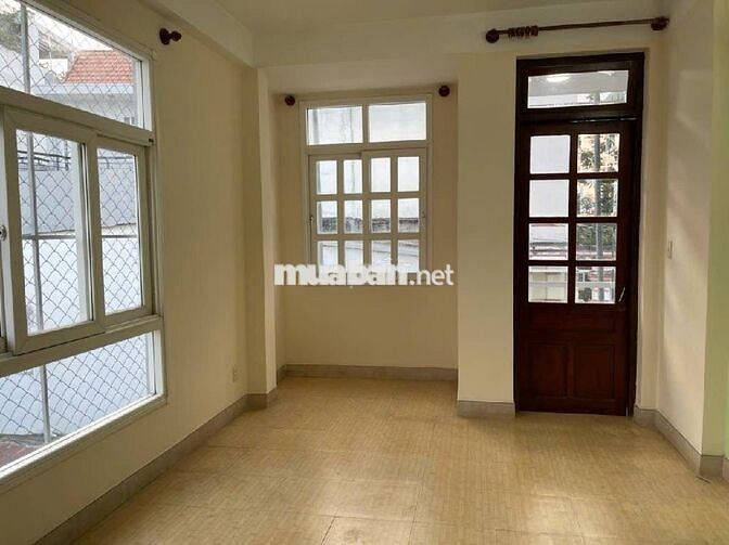 Hẻm Nhựa rộng 4m thoáng, sạch đẹp ra Trần Xuân Soạn 3 phút.