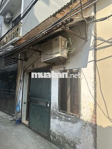 Thuỵ Phương đất vuông như tờ A4, ô tô lùi đậu trước cửa