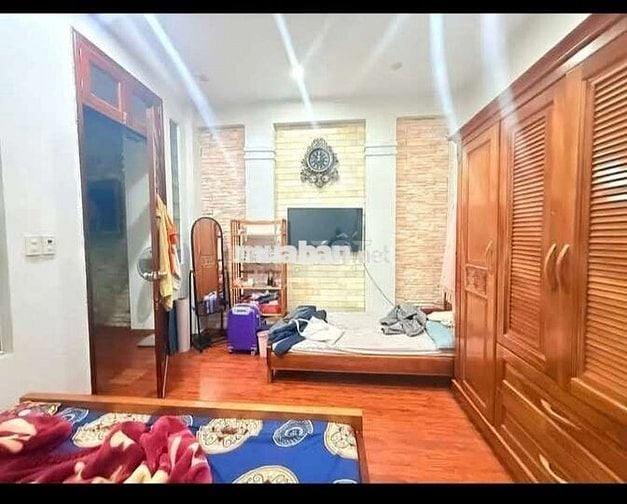 Tôi cần bán nhà mặt ngõ ô tô quan nhân 4tầng thang máy full nội thất.