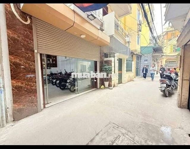 Tôi cần bán nhà mặt ngõ ô tô quan nhân 4tầng thang máy full nội thất.