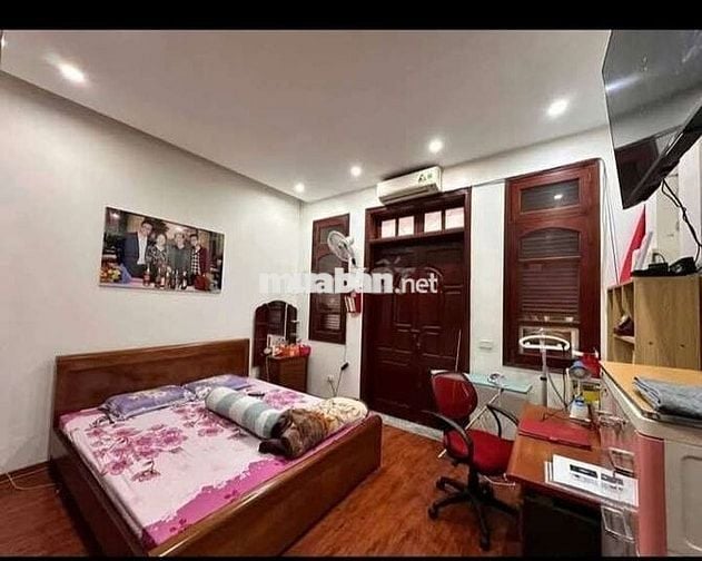 Tôi cần bán nhà mặt ngõ ô tô quan nhân 4tầng thang máy full nội thất.