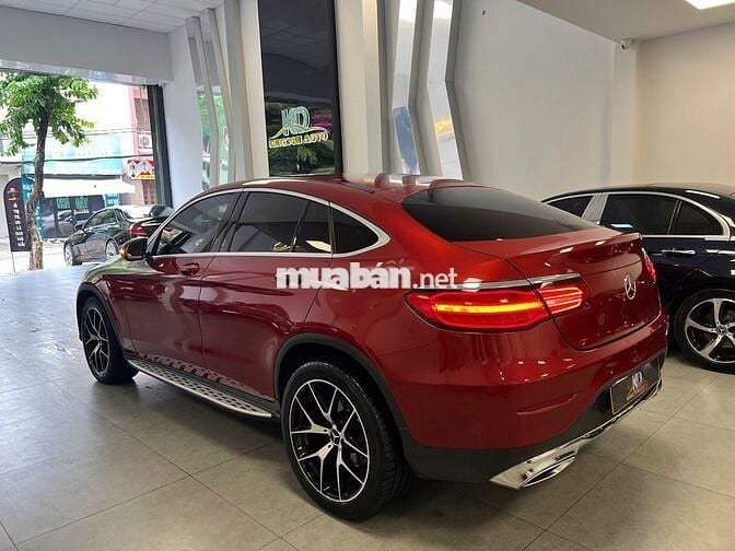 Mercedes Benz GLC 2018 300 Coupe 4Matic - 33000 km