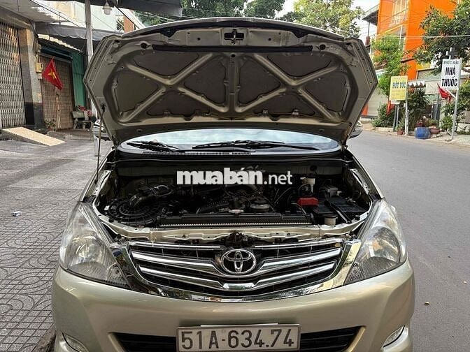 Toyota Innova 2008 V - 180 km