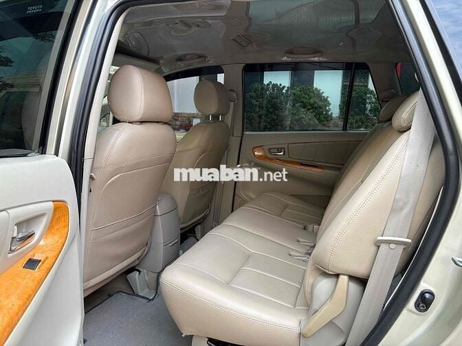 Toyota Innova 2008 V - 180 km