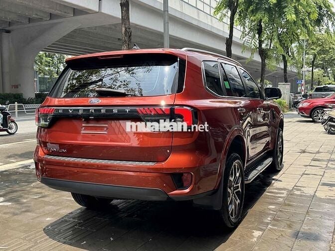 CẦN BÁN FORD EVEREST TITANMIUM 4x2 MODEL 2023