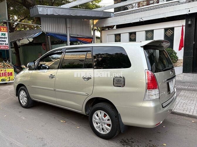Toyota Innova 2008 V - 180 km