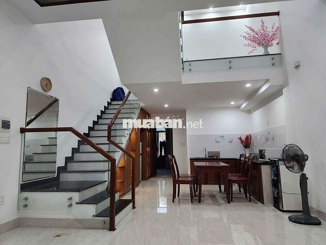 Cho thuê nhà 3 tầng mặt tiền Đoàn Khuê