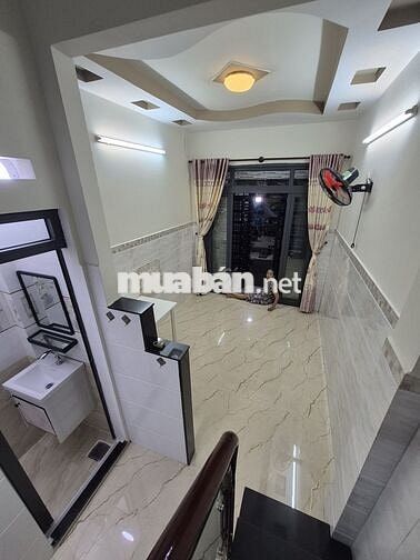 NHÀ BẾN VÂN ĐỒN Q4- SÁT MT- 20m2 - 3 LẦU- GIÁ 3 TỶ NHỈNH