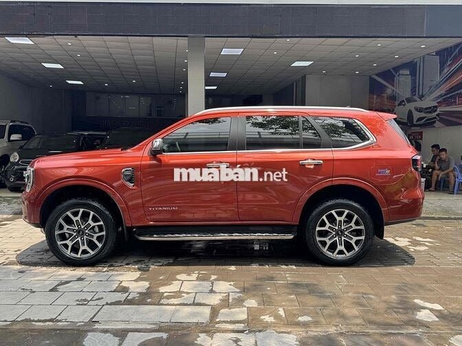 CẦN BÁN FORD EVEREST TITANMIUM 4x2 MODEL 2023