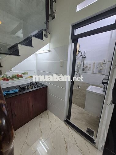 NHÀ BẾN VÂN ĐỒN Q4- SÁT MT- 20m2 - 3 LẦU- GIÁ 3 TỶ NHỈNH