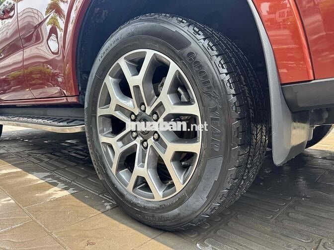 CẦN BÁN FORD EVEREST TITANMIUM 4x2 MODEL 2023