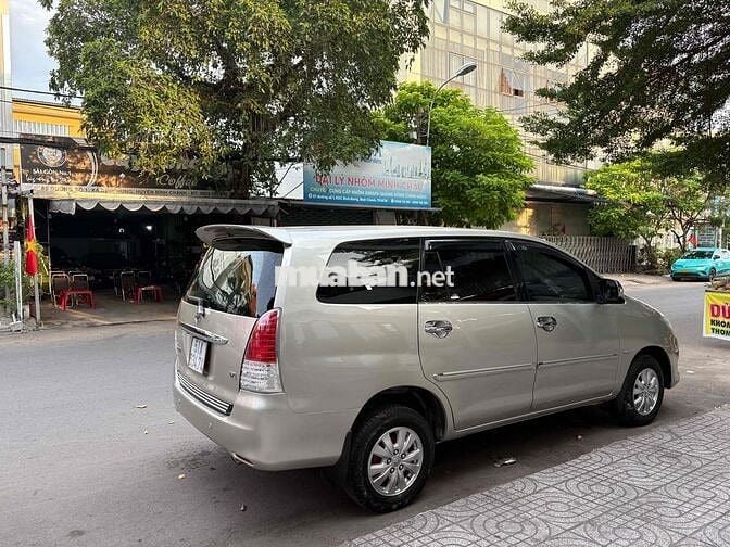 Toyota Innova 2008 V - 180 km