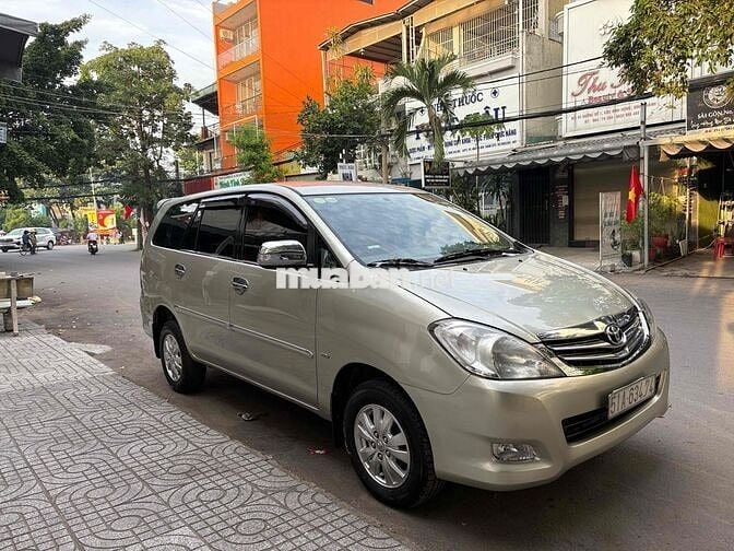 Toyota Innova 2008 V - 180 km