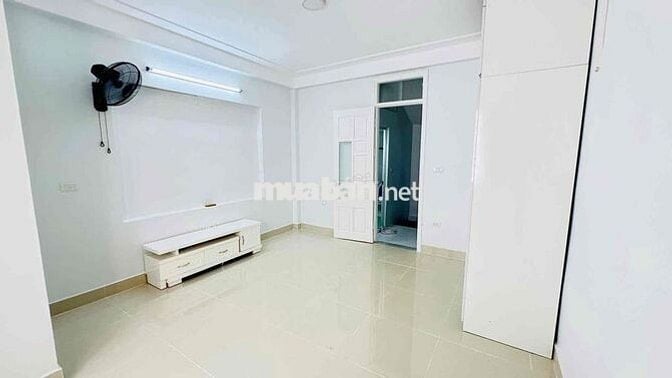 Cần bán nhà phố Khương Hạ – DT:30m²– Ngõ thông – Gần hồ điều h