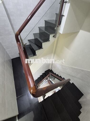 NHÀ BẾN VÂN ĐỒN Q4- SÁT MT- 20m2 - 3 LẦU- GIÁ 3 TỶ NHỈNH