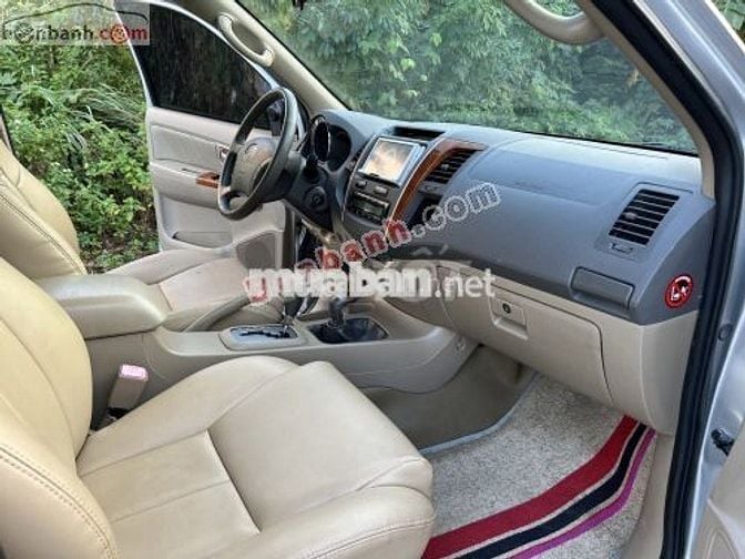Toyota Fortuner 2.7V 4x4 AT 2011