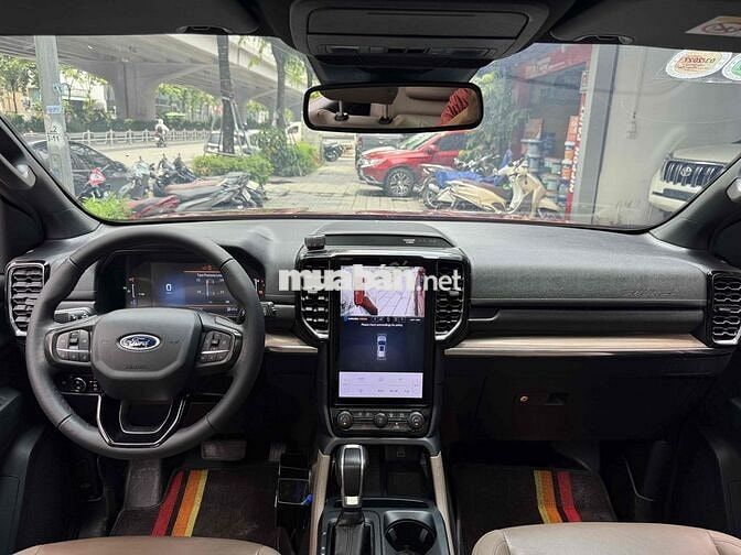 CẦN BÁN FORD EVEREST TITANMIUM 4x2 MODEL 2023