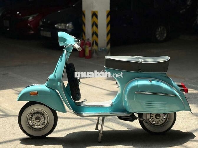 Vespa cổ Super 150 nguyên bản dọn lại đẹp