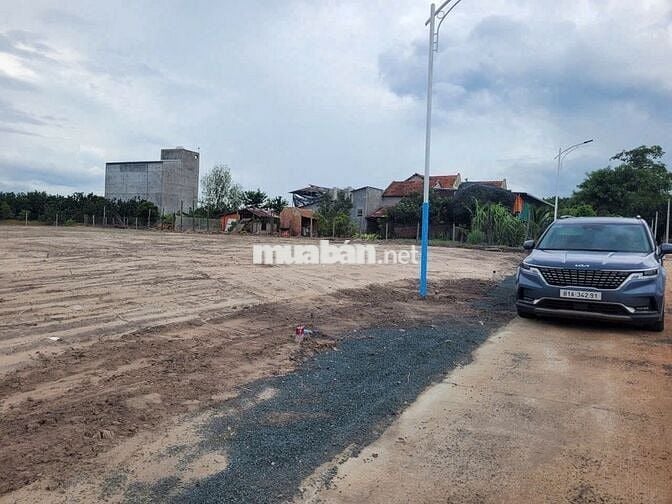 RA ĐI ĐẤT NGỘP DT 275M2 GIÁ 350TR TẠI MINH HƯNG 3 - CHƠN THÀNH SHR
