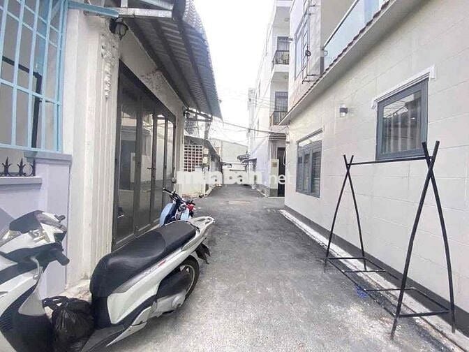 Nhà mới 100% 2 phòng hẻm Hoàng Quốc Việt