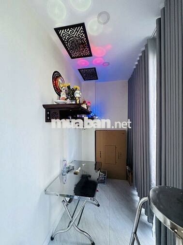 Nhà Đầy đủ nội thất, Đường thông 6m. 2 lầu. Gần Chợ Gò Xoài Bình Tân