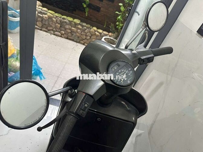 Bán Xe Piaggo cổ màu xám đã qua sử dụng