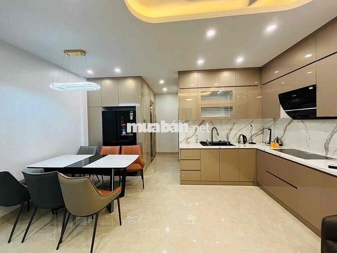 SIÊU PHẨM! Vip Cầu Giấy, ô tô, thang máy, lô góc, gần phố, ngõ thông