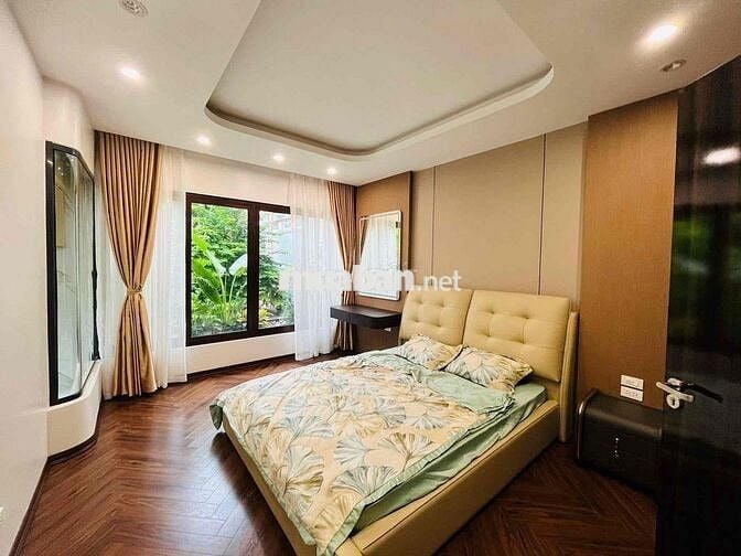 SIÊU PHẨM! Vip Cầu Giấy, ô tô, thang máy, lô góc, gần phố, ngõ thông