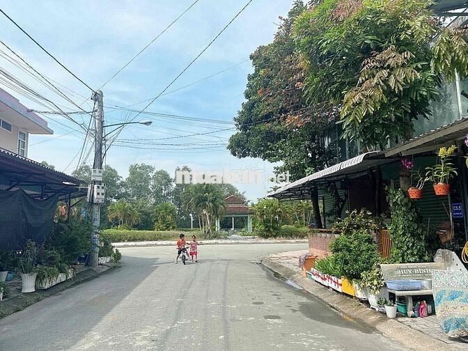 Bán Nhà Sổ Riêng Hoàn Công 1 trệt 1 lầu 3pn 2wc Full nội thất