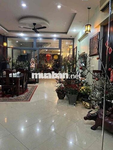 BÁN NHÀ CẦU GIẤY 70m x 3 tầng x mt 6m - GIÁ : 23tỷ - PHÂN LÔ - OTO